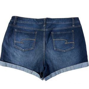 Time and True Womens Mid-Rise Jean Shorts Size 18 Denim Blue Cuffed Hem